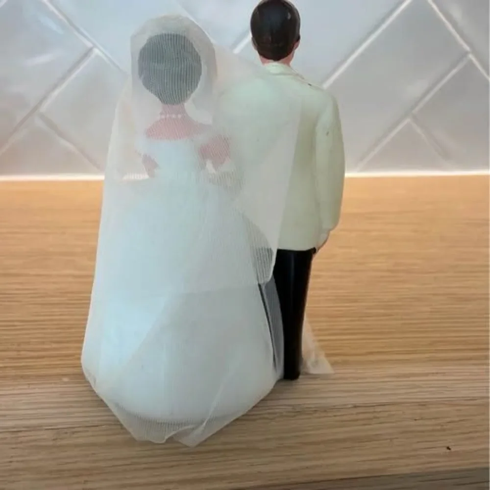 Vintage 60's - 70's Plastic Wilton Brunette Bride & Groom Cake Topper Tulle Veil